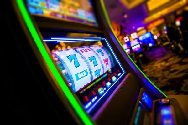 Medusa II slot game interface showing cascading reels and multiplier display